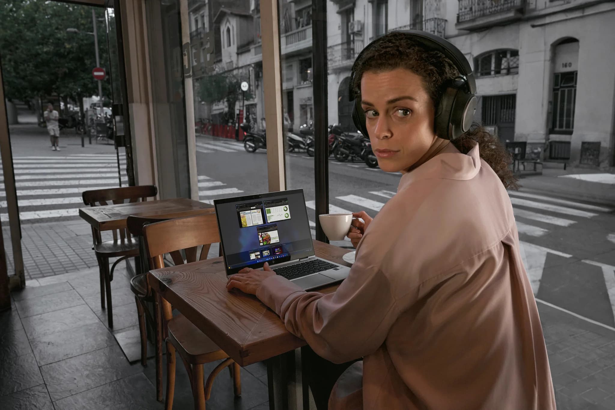 ELITEBOOK 8 G1i 14 U7-255U 64GB 2TB GB W11P IRWL BT L-LIFE BATT 5G 3YR DIB